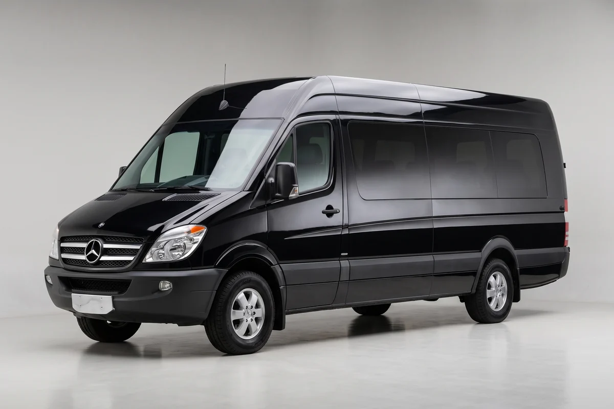 Mercedes-Benz Executive Sprinter exterior, view 1